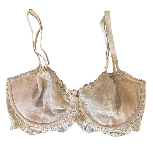 Victoria's Secret Nude Lace Push Up Bra - Picture 1 of 3
